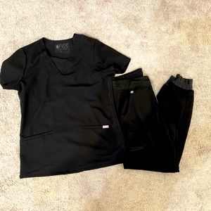 Black size small Figs jogger set (jogger pants with two pocket top)